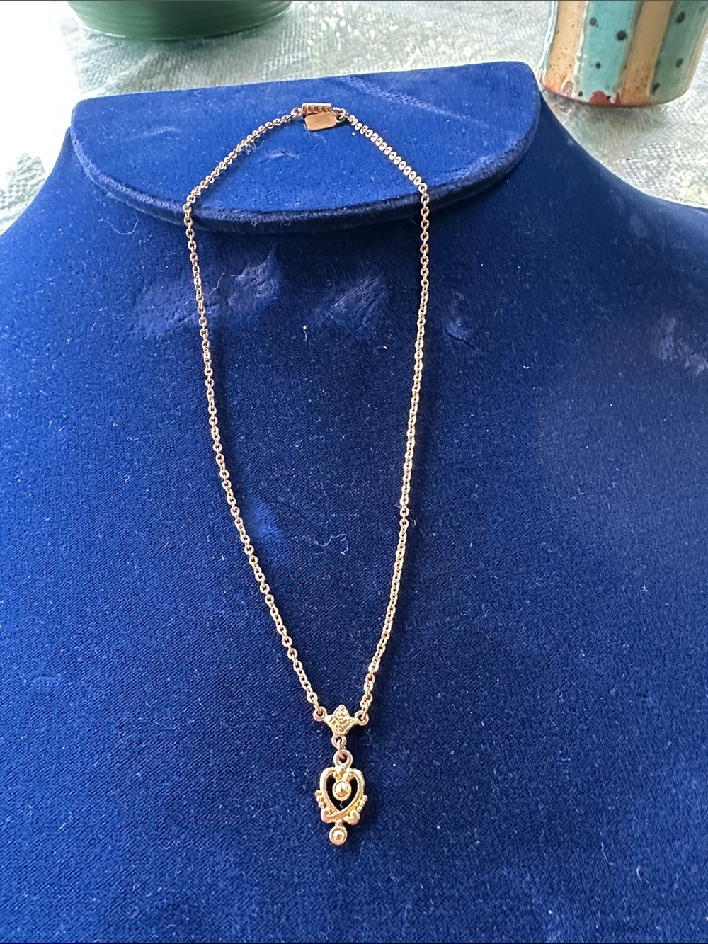 Elegant 1928 Gold-Tone Heart Pendant Necklace-vintage*